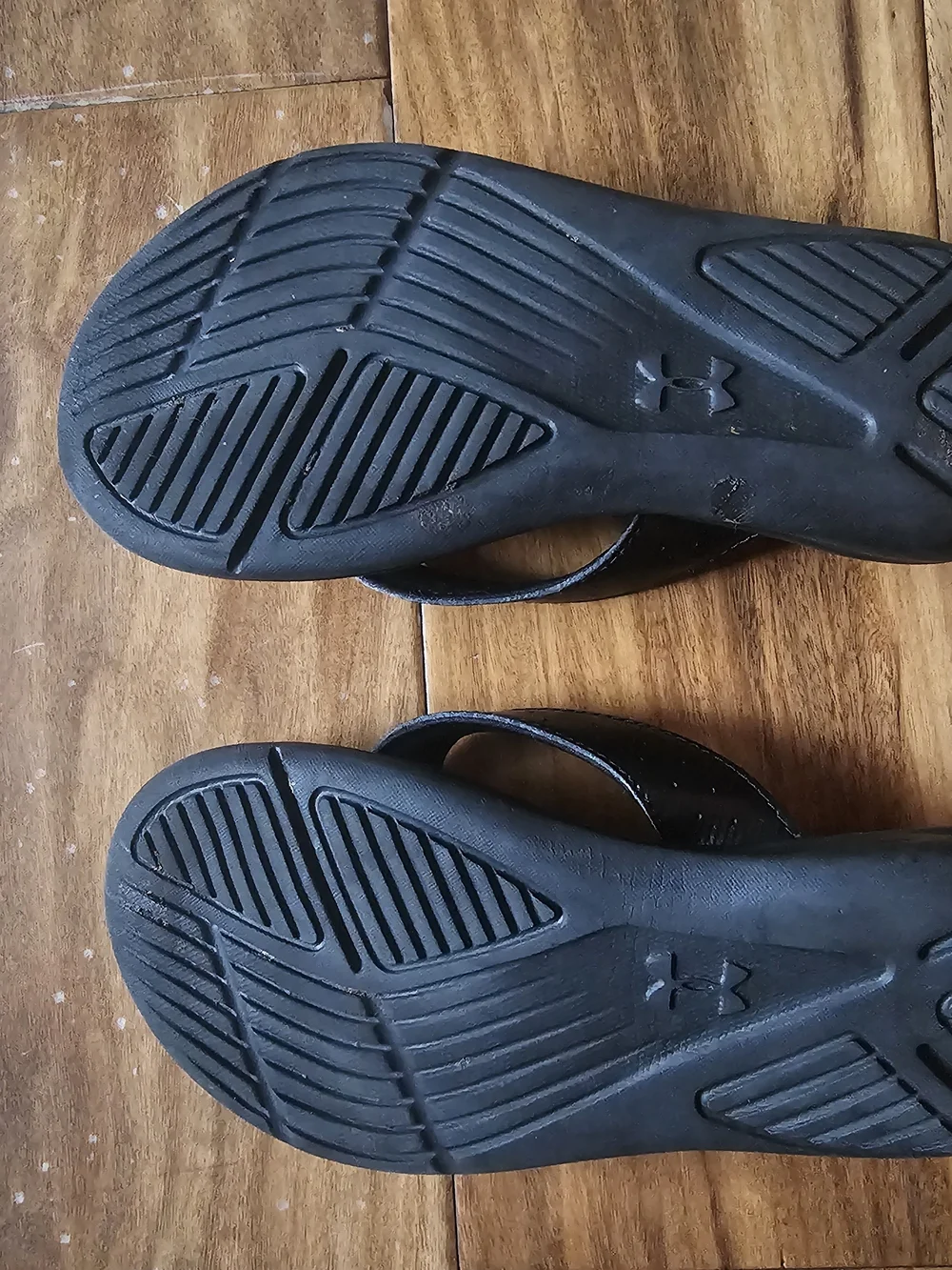 Under Armour Girls Coral and Black Memory Foam Flip Flops Size 1
